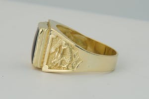 2548 -  geel-gouden Zegelring met cabochon geslepen zwarte steen - gekeurd kopen? Bied vanaf 280!