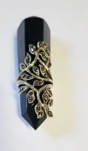 nieuwe Vintage ring omgeven door Zwitsers geslepen fijne Marcasiet kopen? Bied vanaf 75!