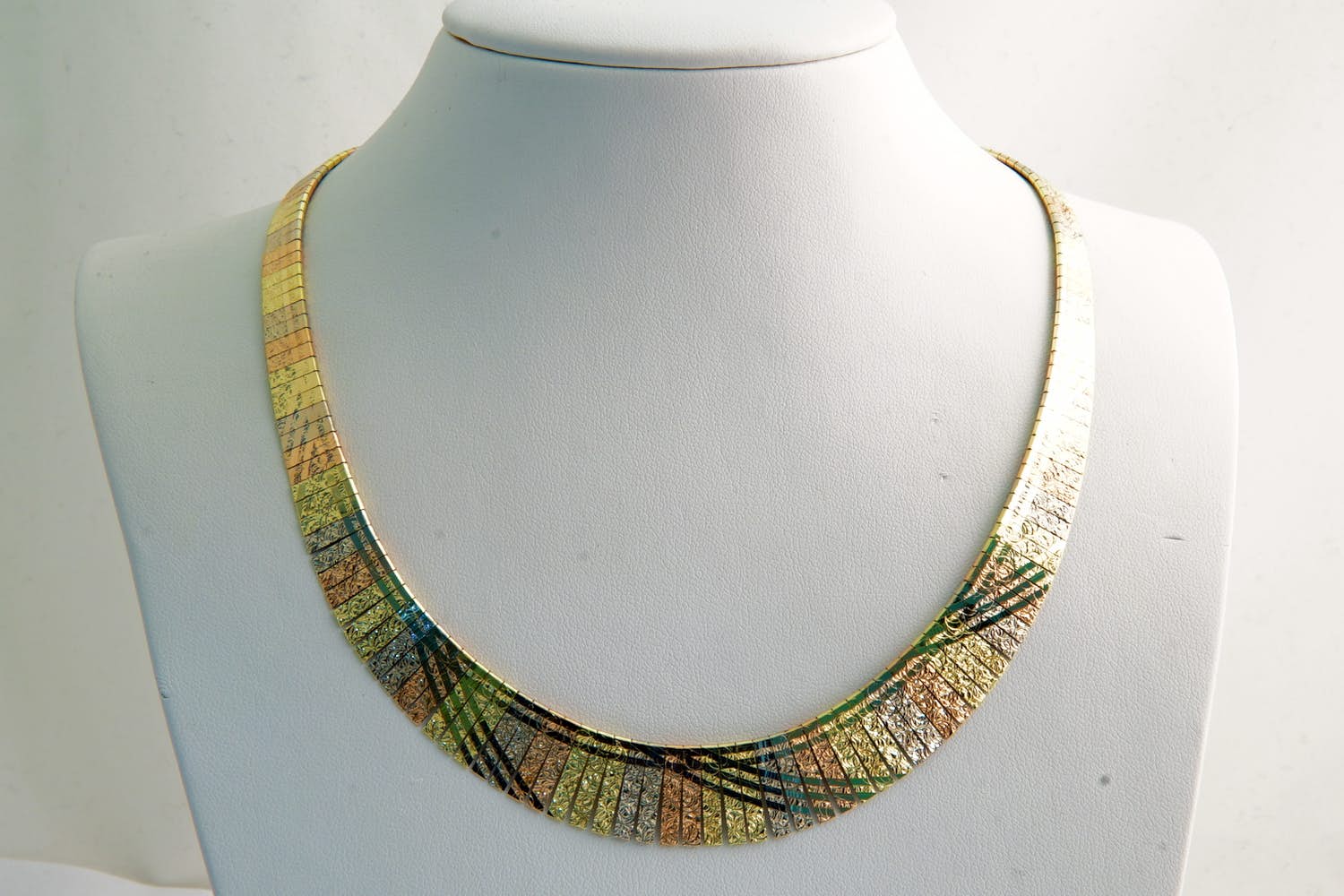 01- Fraai & sierlijk 14 krt gouden tricolor Halssieraad / Choker- gekeurd kopen? Bied vanaf 960!