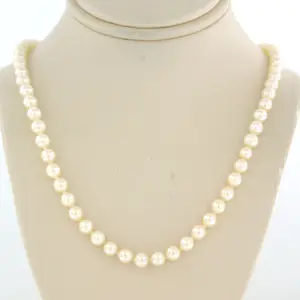 18k gouden hartvormslot bezet met single cut geslepen diamant aan parel collier kopen? Bied vanaf 185!