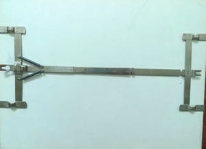 Piet Klaasse - twee litho's/potlood van paard en nieuw leven met ophangsysteem kopen? Bied vanaf 49!