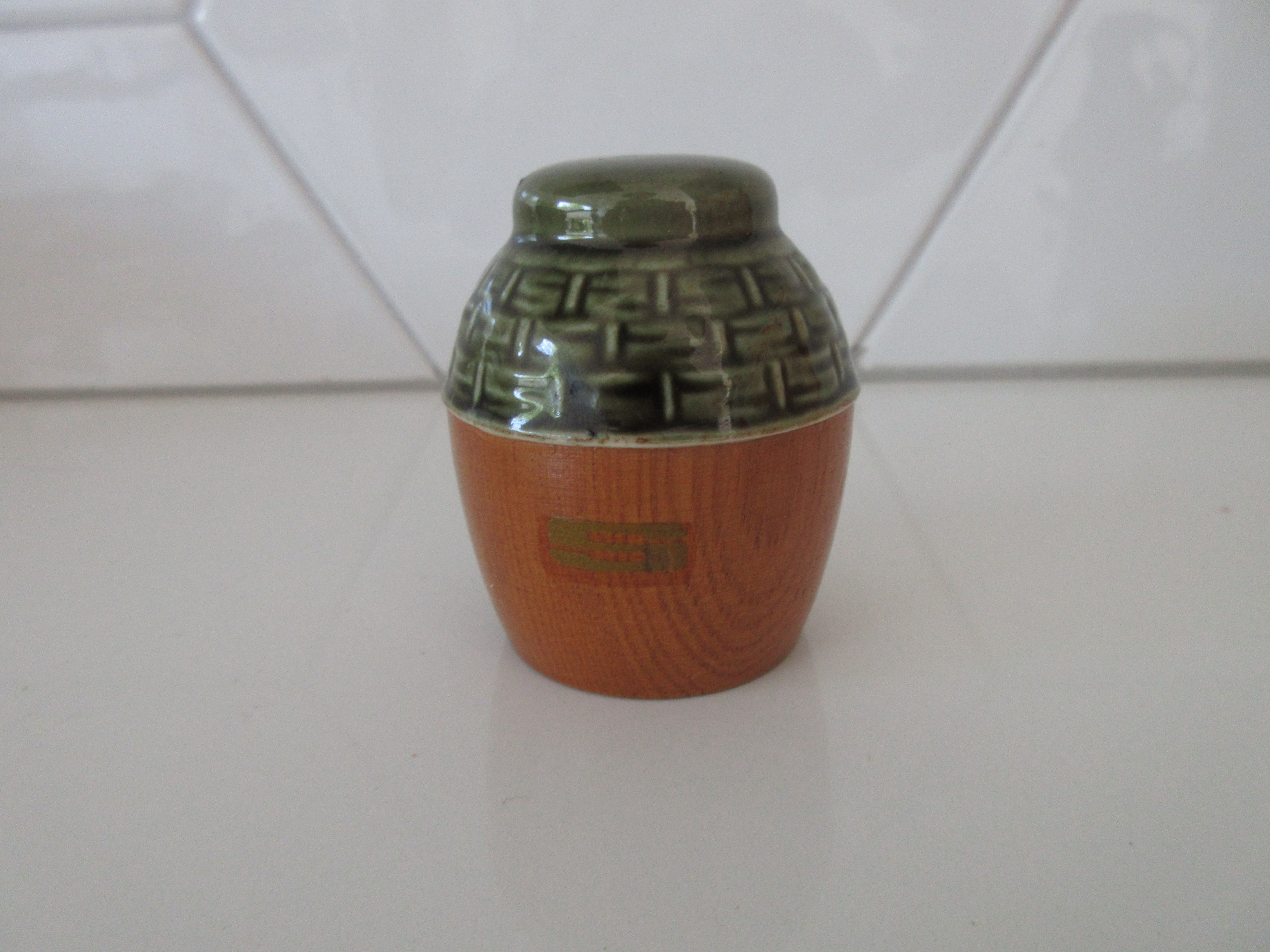 Niet of onleesbaar gesigneerd - Vintage Japans seventies groen aardewerken en houten tafelset kopen? Bied vanaf 1!