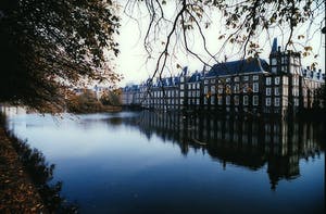 Paul Huf - Foto, Binnenhof - Ingelijst kopen? Bied vanaf 1!