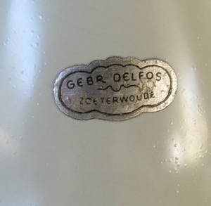 Niet of onleesbaar gesigneerd - Delfos creme wit aardewerken kannetje kopen? Bied vanaf 10!