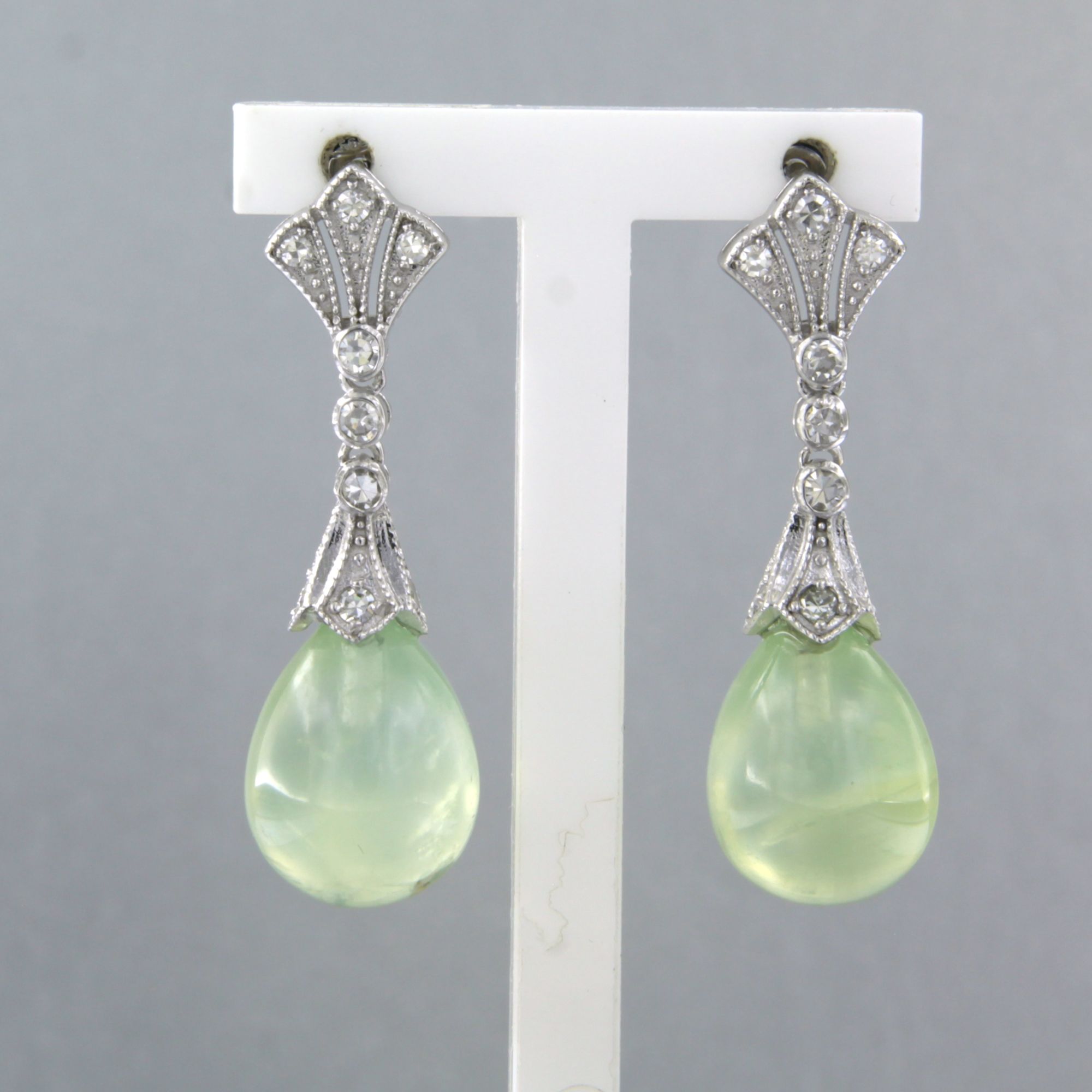 Buy 14k gouden oorhanger met Prehniet en single cut geslepen diamant tot. 0.36ct? Bid from 550!
