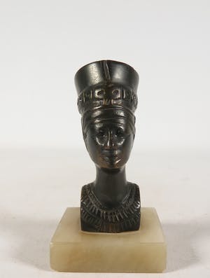 Corry Ammerlaan - , Hans van Tilburg en onbekend - Lot van drie sculpturen kopen? Bied vanaf 50!