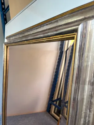 Niet of onleesbaar gesigneerd - Facet geslepen spiegel met rosé-kleurig glas kopen? Bied vanaf 1!