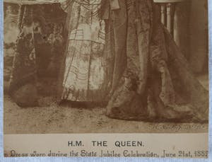 Niet of onleesbaar gesigneerd - 5 foto’s uit de 19e eeuw , Queen Victoria – o.a. Lafayette , W. & D. Downey… kopen? Bied vanaf 1!