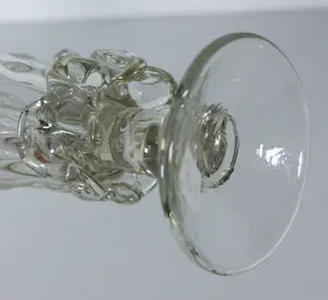 Yvon Trossèl - Diverse speels gevormde glasobjecten ('Bonbonella', 2 kopjes, hanger en vaasje) kopen? Bied vanaf 80!