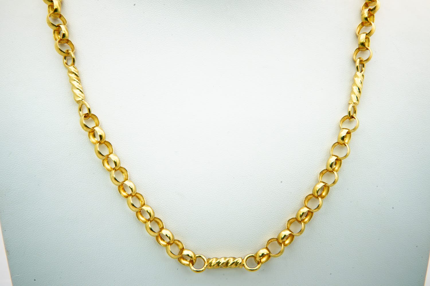 72 - Lange 18 krt geel-gouden zg. "Jasseron" ketting - met staafjes - massief kopen? Bied vanaf 2030!