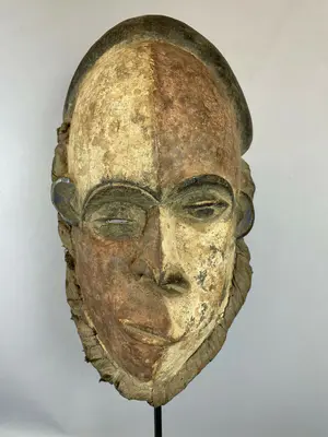 Pende - 220403 - African mask from the Pende - Congo. kopen? Bied vanaf 45!