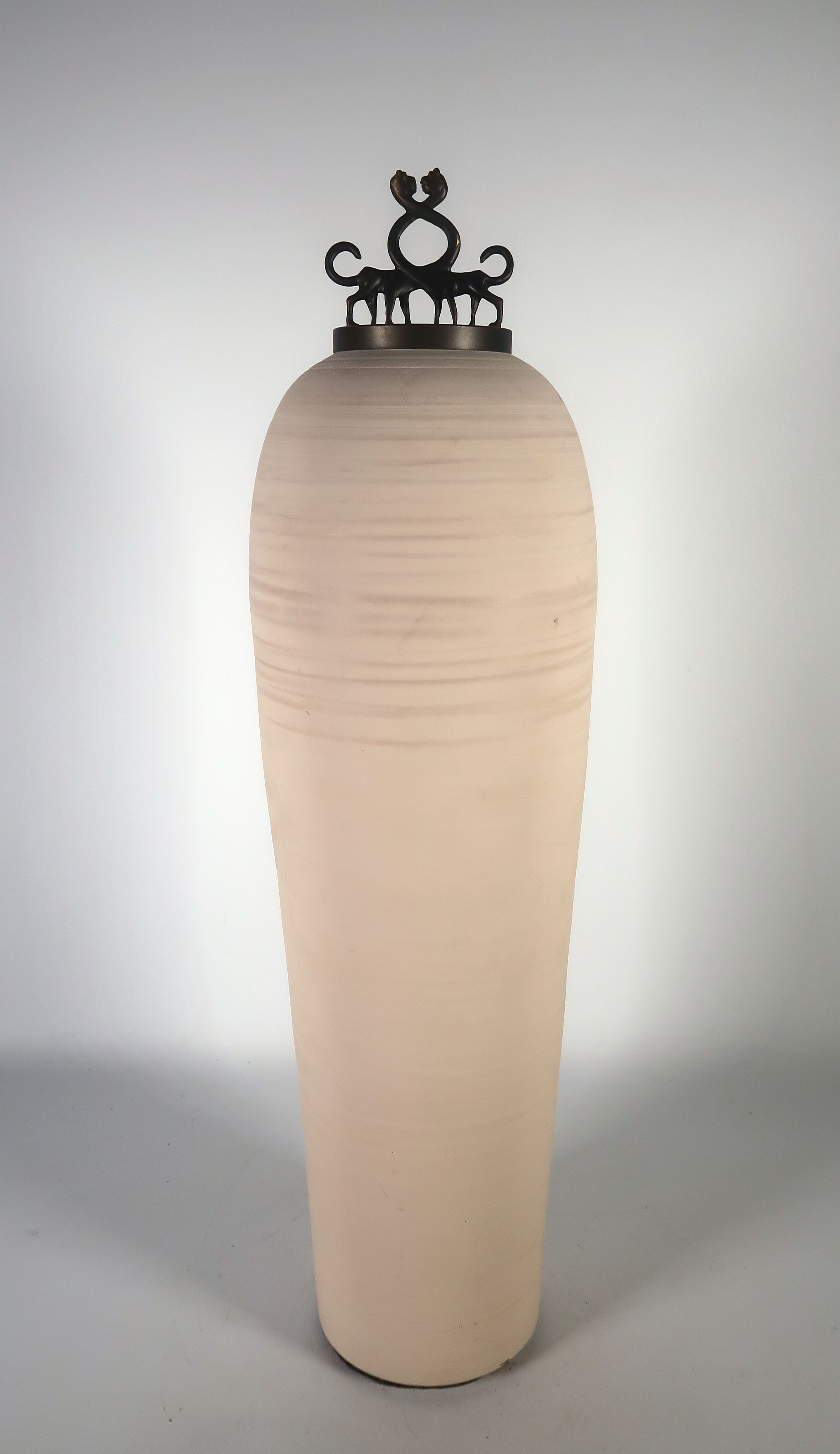 Corry Ammerlaan - Aardewerk en brons, Kruik met deksel kopen? Bied vanaf 60!