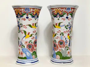 Royal Boch - Een paar Boch "Cornet" vazen. Periode bekend als "De schilderskamer". kopen? Bied vanaf 118!