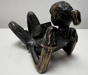 Astrid Veldhuyzen-Koppen - Bronzen sculptuur | Lezende vrouw kopen? Bied vanaf 60!