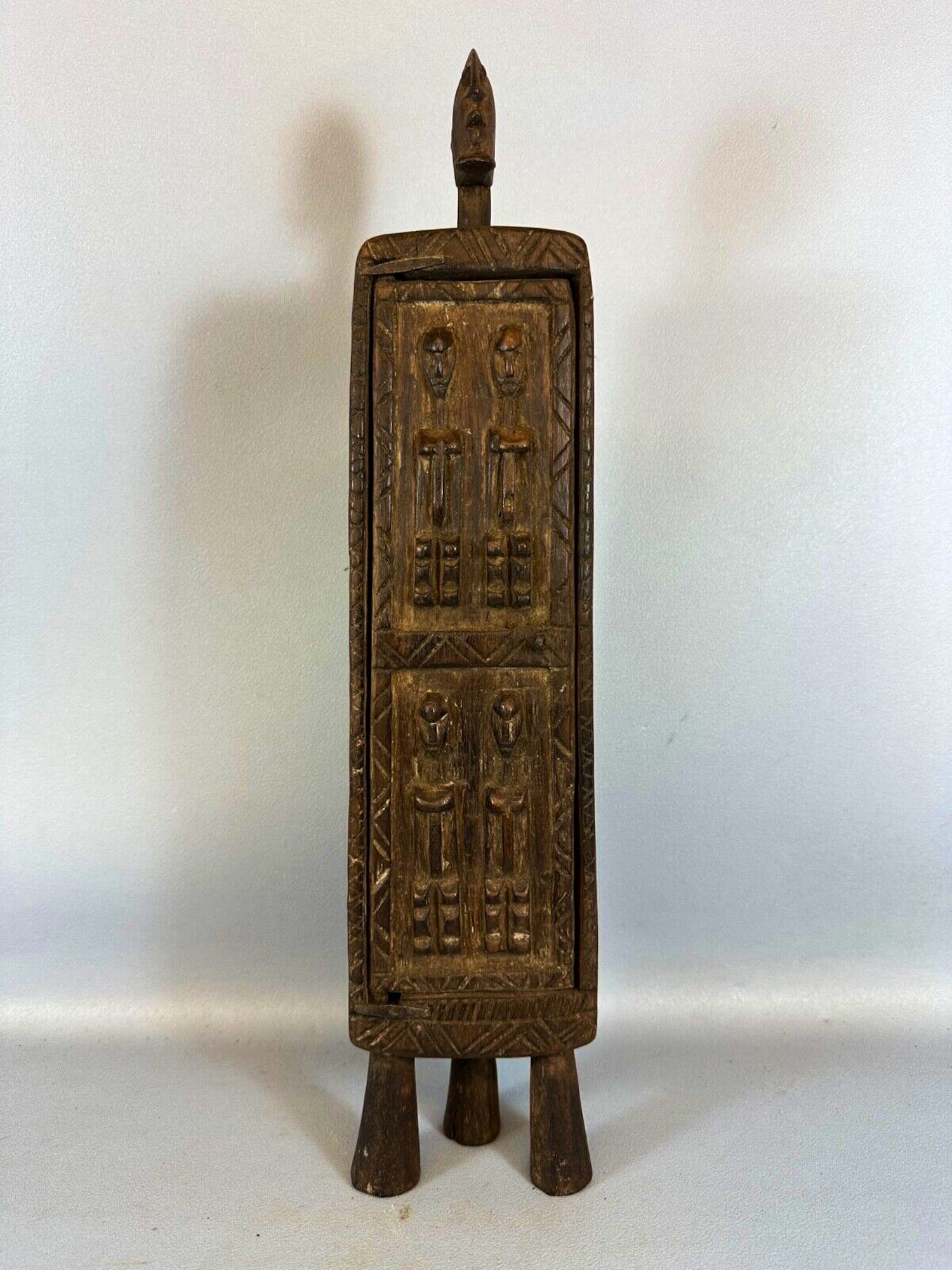 Dogon - 231045 - Authentic Dogon Medicin Cabinet wit one door - Mali. verkocht voor € 120!
