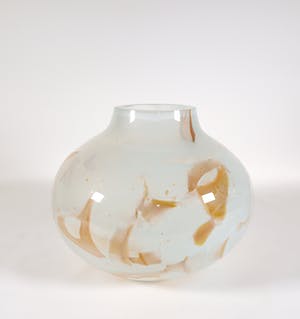 Bernard Heesen - Grote glazen vaas met amberkleurige details kopen? Bied vanaf 250!