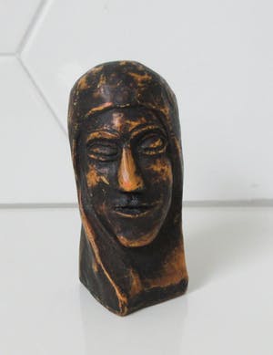 Niet of onleesbaar gesigneerd - Art deco zwart gelakte gegoten presse papier van een kop kopen? Bied vanaf 10!