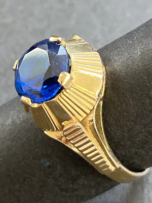 18 karaats geelgouden ring met een rond gefacetteerd geslepen spinel kopen? Bied vanaf 225!