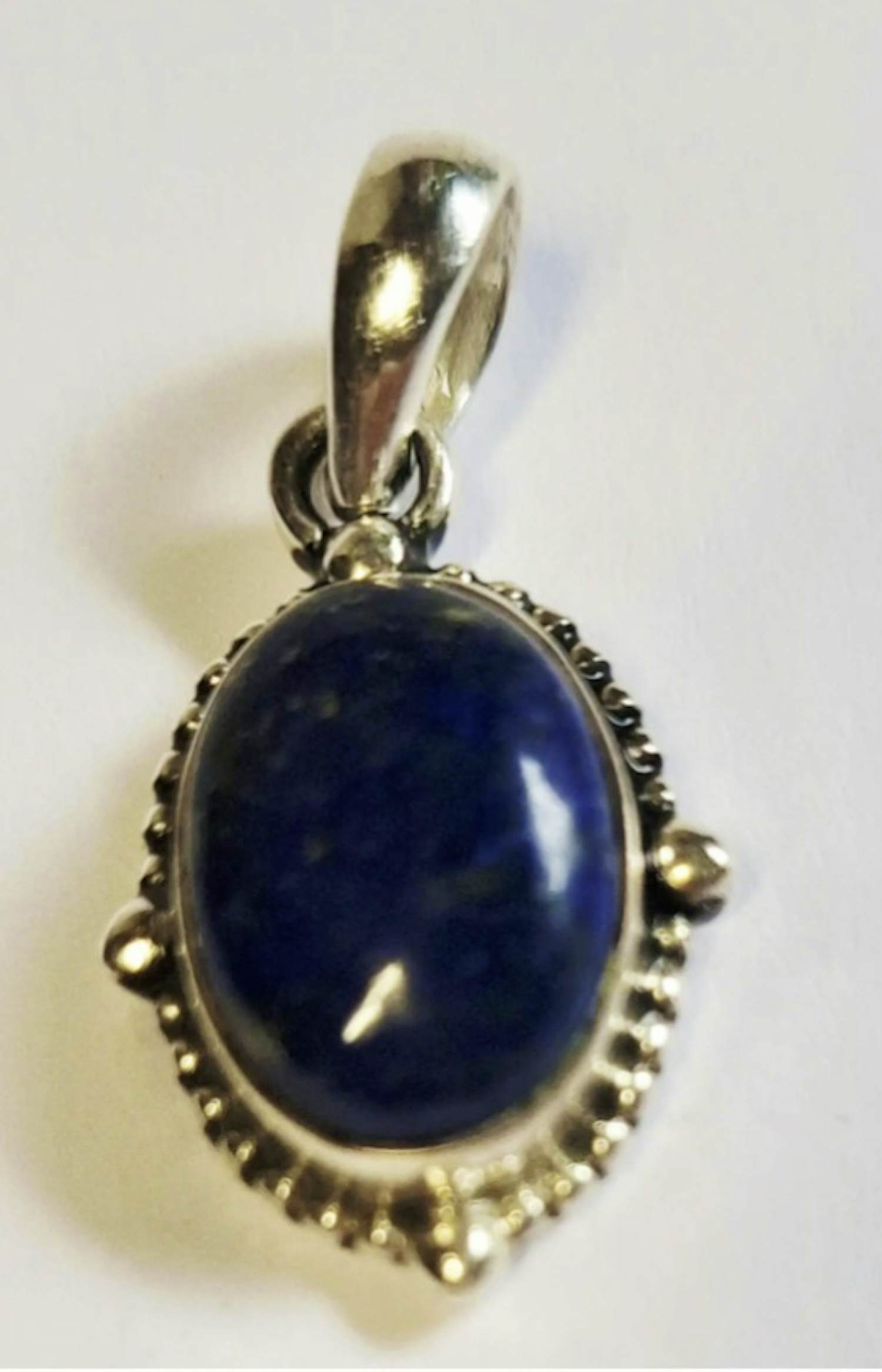 vintage Nieuwe zilveren ovale hanger lapis lazuli bewerkte rand kopen? Bied vanaf 65!