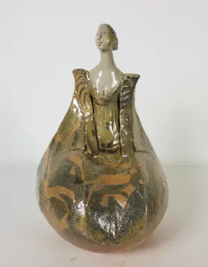 Willemijn van der Meer - Set van 6 keramieken sculpturen, Dames in jurk kopen? Bied vanaf 350!