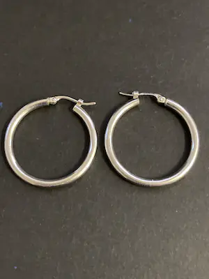 18 karaats witgouden creolen  met scharnier kopen? Bied vanaf 135!