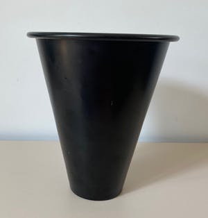 Niet of onleesbaar gesigneerd - Parisotto - Twee originele Memphis stijl design vazen kopen? Bied vanaf 1!