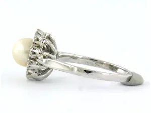 18k gouden ring bezet met parel en erom heen single cut geslepen diamant kopen? Bied vanaf 280!