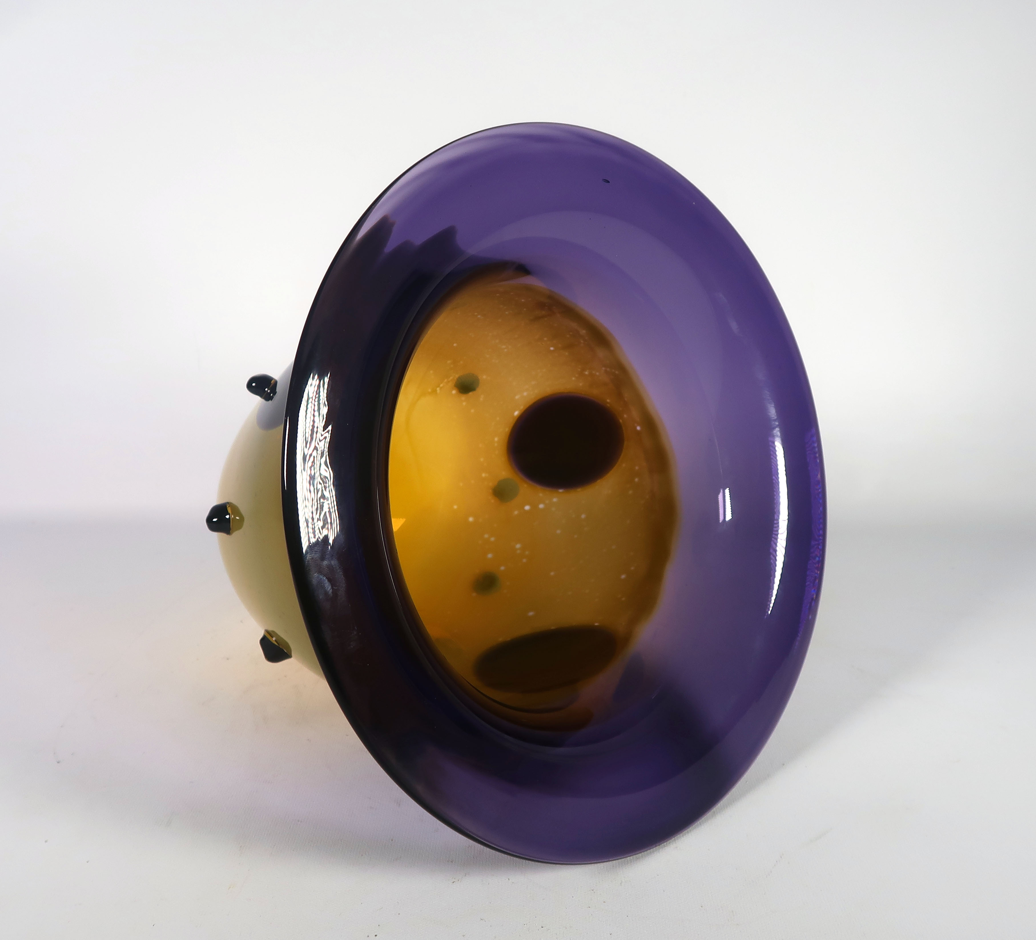 Niet of onleesbaar gesigneerd - Glas, Paars met gele vaas kopen? Bied vanaf 1!