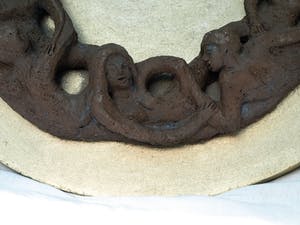 Klaas Pijlman - Chamotte / Aardewerk op paneel , Levenskring - ca. 1970 kopen? Bied vanaf 25!