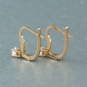 18k gouden solitair oorhangers bezet met briljant geslepen diamant tot. 0,18ct kopen? Bied vanaf 280!