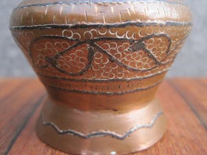 Brons (Onbekend) - Met zilver ingelegd trompet vaasje kopen? Bied vanaf 40!