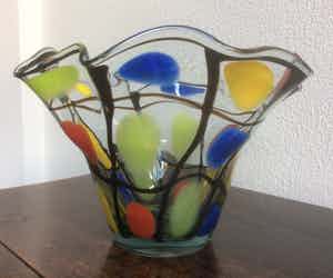 Niet of onleesbaar gesigneerd - GROTE KLEURIGE PLOOIVAAS verkocht voor € 1!