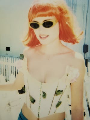 Stefanie Schneider - RADHA STANDING AT FENCE, signiert und nummeriert kopen? Bied vanaf 300!