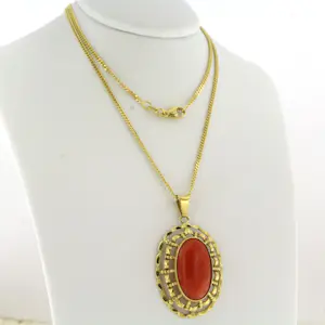14k geel gouden collier met hanger bezet met koraal -  8.8 gram - 45 cm lang kopen? Bied vanaf 850!