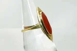 16 - 14 karaats geelgouden vintage markiesvormige ring met ovalen carneool kopen? Bied vanaf 210!