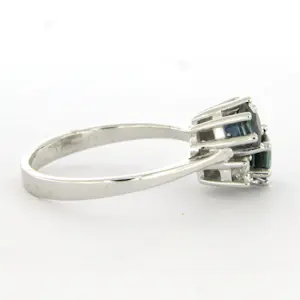 14k wit gouden ring bezet met saffier en briljant geslepen diamant tot. 0.19ct kopen? Bied vanaf 385!