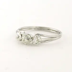 14k witgouden ring bezet met bolsjewiek geslepen diamanten - rm 17 kopen? Bied vanaf 600!
