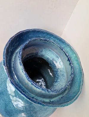 Peter von Hartsvelt Müller - Bijzondere dubbelwandige vaas -In fraai zeegroen en blauw -Druipglazuur -Groot! kopen? Bied vanaf 25!