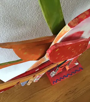 Niet of onleesbaar gesigneerd - Houten kleurrijk sculptuur van vogel kopen? Bied vanaf 1!