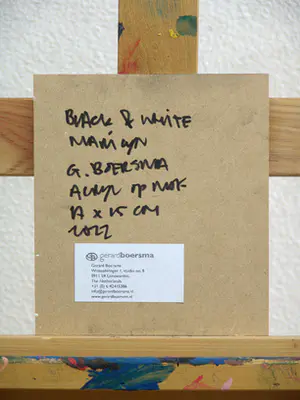 Gerard Boersma - Black & White Marilyn (Vrouw kijkend naar schilderij van Andy Warhol) kopen? Bied vanaf 75!