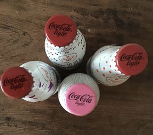 Marc Jacobs - En Karl Lagerfeld, 4 design Cola Light flessen, gesigneerd en ongeopend kopen? Bied vanaf 50!