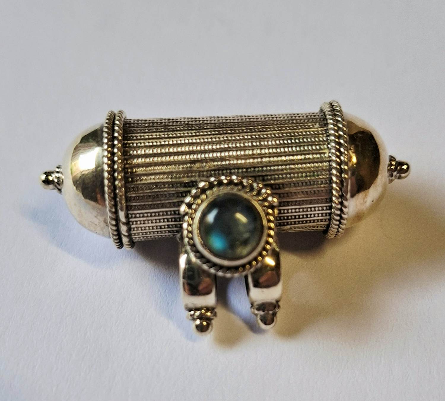 Zilveren wenskoker hanger met maansteen kopen? Bied vanaf 75!