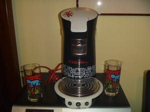 Keith Haring - Senseo apparaat + 2 glazen met illustraties van Haring kopen? Bied vanaf 60!