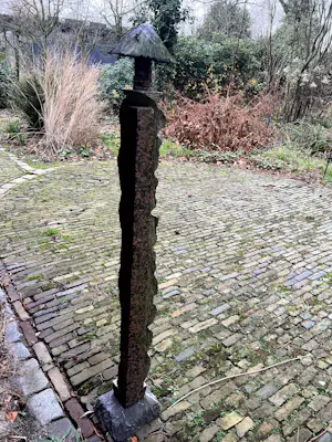 Rainer Fest - Japans huisje uit graniet gehouwen en op dunne granieten sokkel kopen? Bied vanaf 1000!