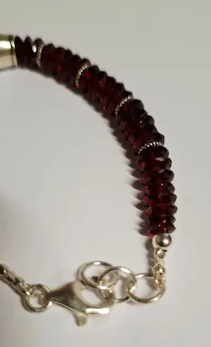Nieuwe zilveren Armband met facetgeslepen granaat kopen? Bied vanaf 75!