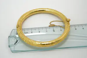 68- Fraai bewerkte Surinaamse 18Krt geel gouden armband met onedele kern kopen? Bied vanaf 370!