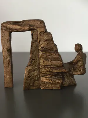 Brons (Onbekend) - Twee personen bij een poort kopen? Bied vanaf 29!