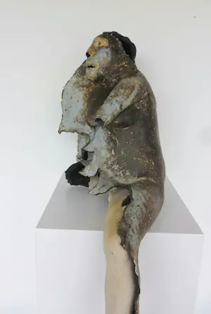 Erik Dejonckheere - Keramiek, Gehavende vrouw na oorlogstijd kopen? Bied vanaf 400!