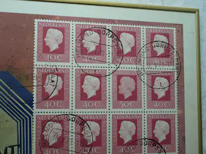 Har Sanders - Ingelijste zeefdruk, Een vreemde postzegel – 1979 – Lijst, 51 x 71 cm kopen? Bied vanaf 40!