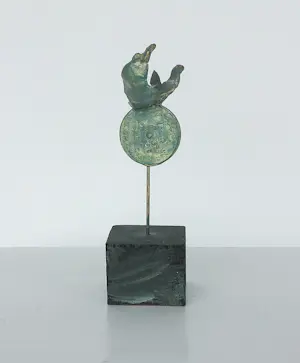 Ruudt Wackers - Gemengde techniek, Object met munt en goudverf, Zonder titel kopen? Bied vanaf 40!